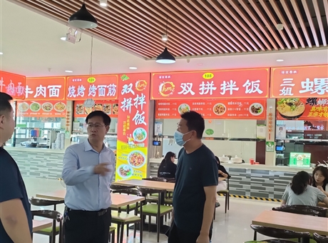 副校長深入食堂檢查指導，護航新生就餐“第一餐”